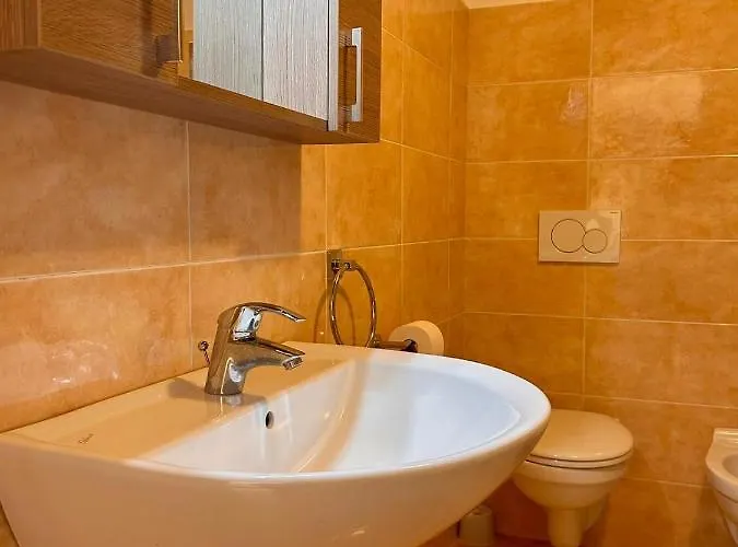 Tra Monti E Feriehus *